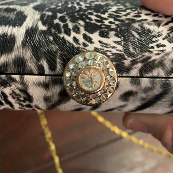 NWT clutch snow leopard w/cat print jeweled close - Picture 5 of 7